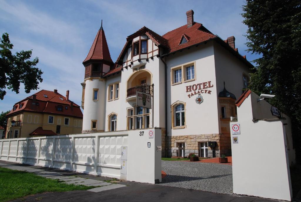 Hotel Palacyk Legnica Exterior photo